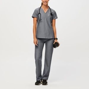 FIGS Graphite scrub set